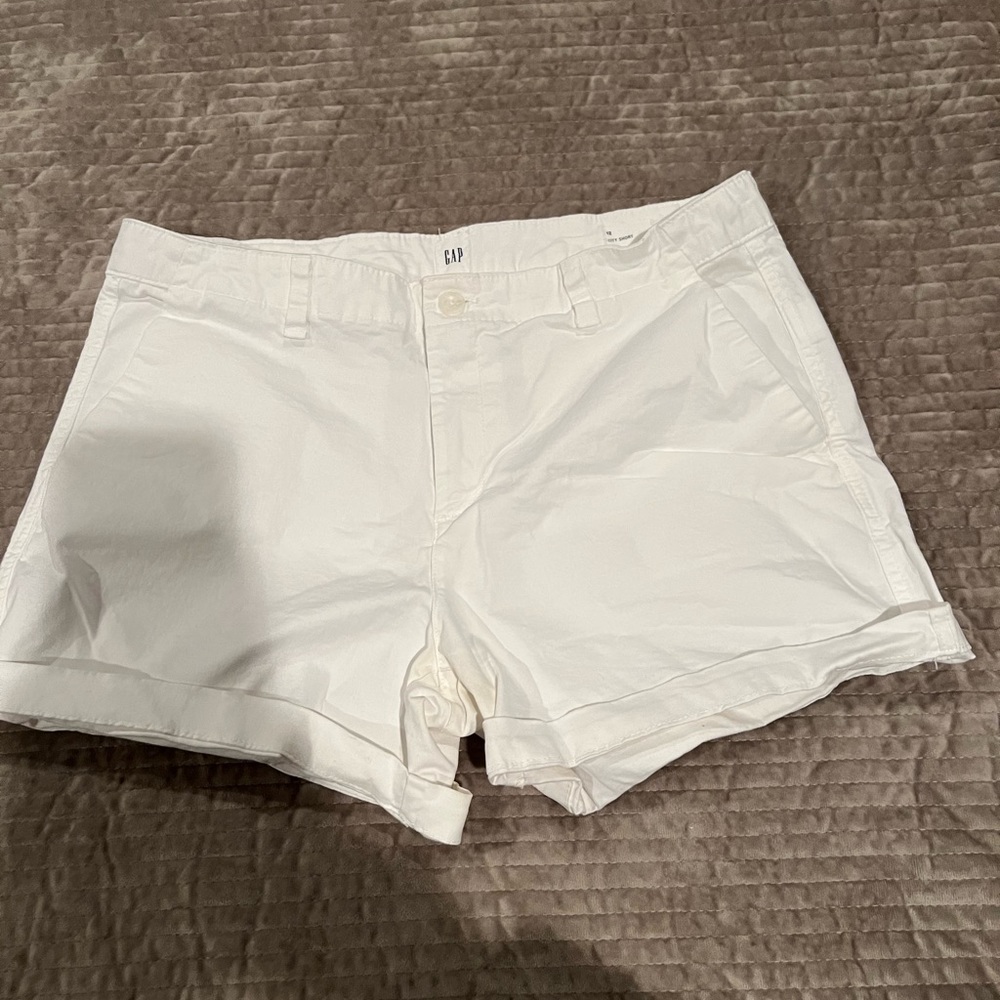 Women’s Gap white shorts